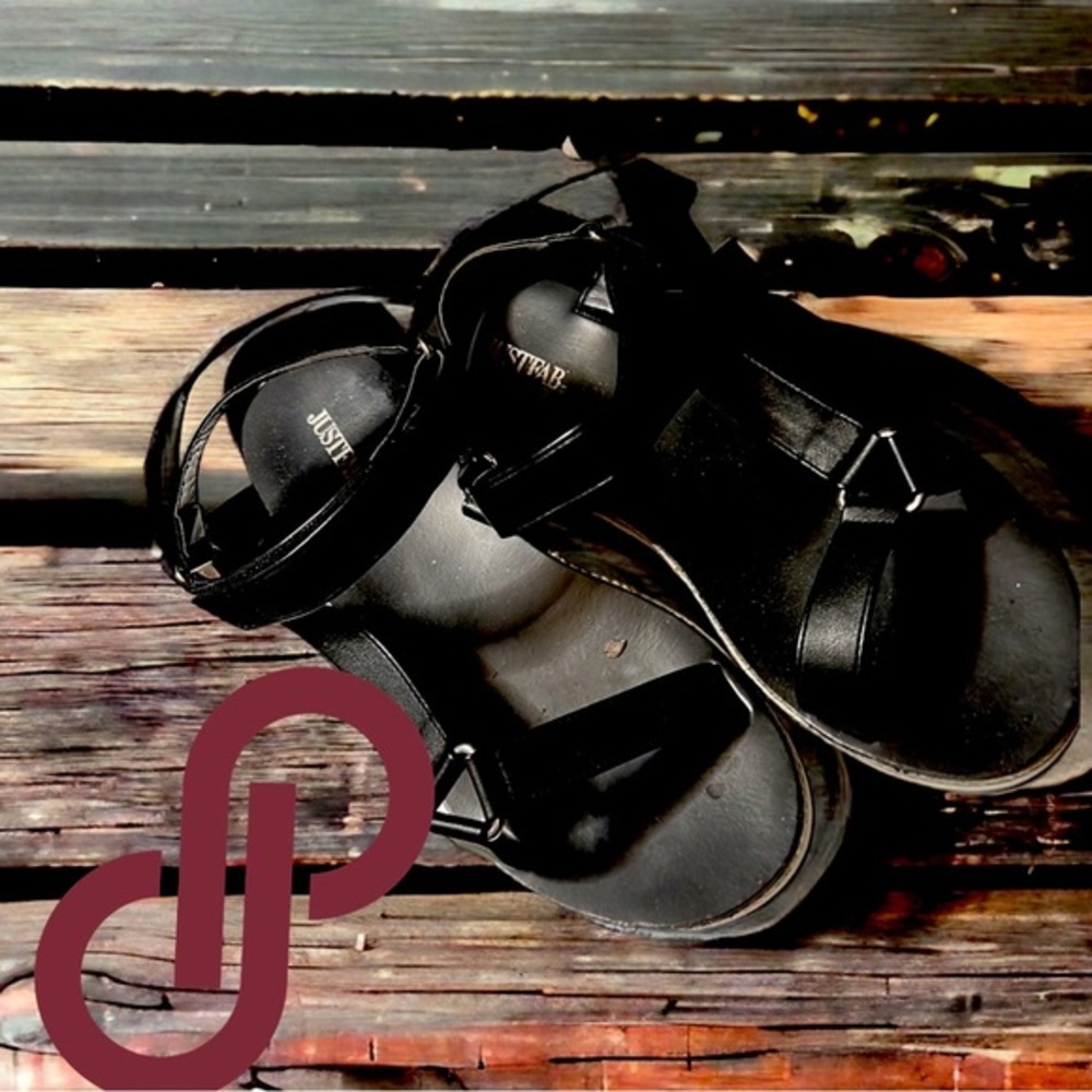 Great little Sandal by Just Fab! Size 8